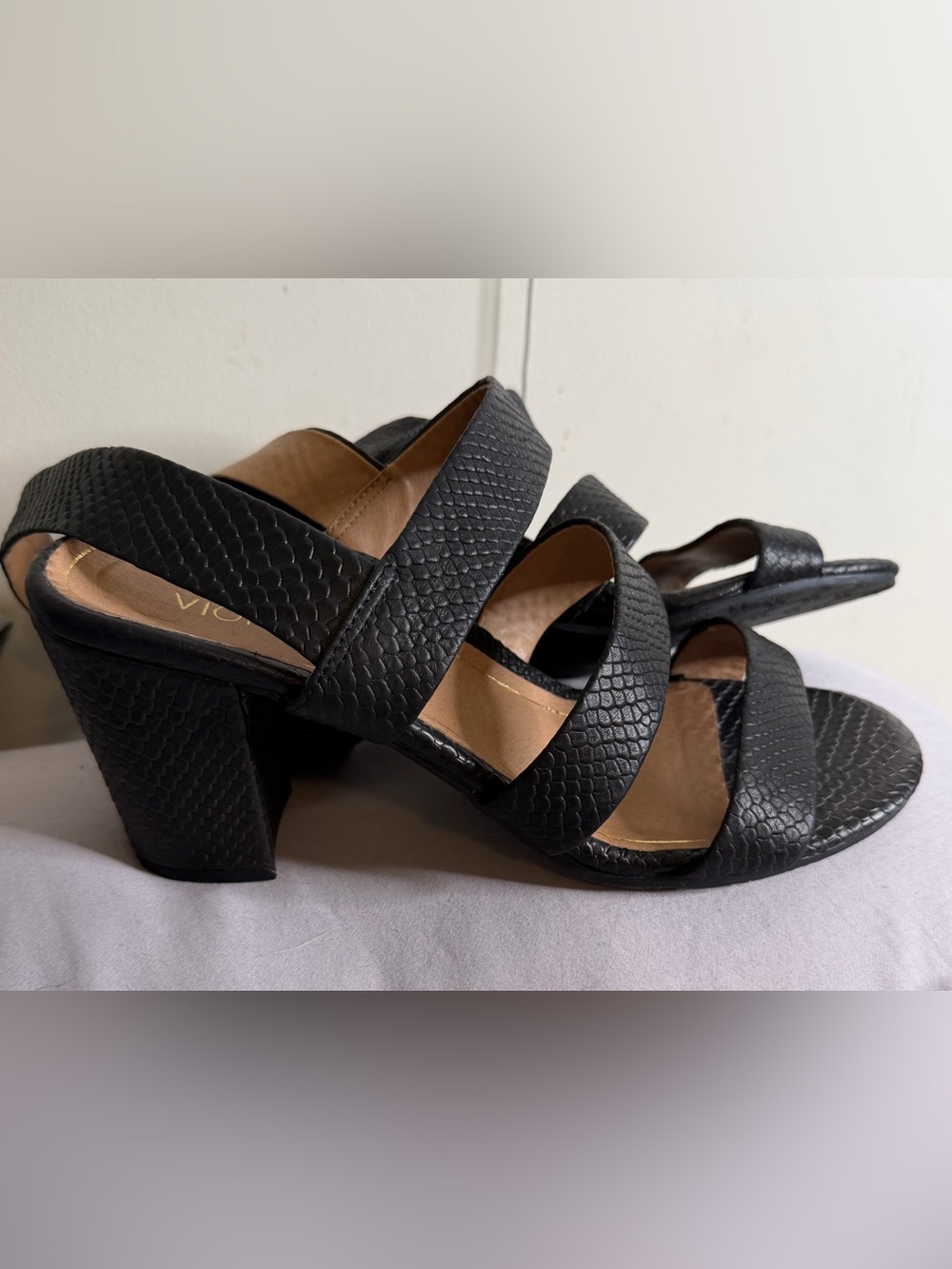 Vionic Black Textured Strappy Block Heel Sandals